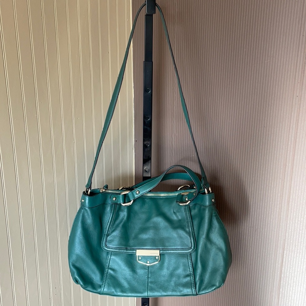 B.makowsky green leather handbag multiple‎ pockets inside and out